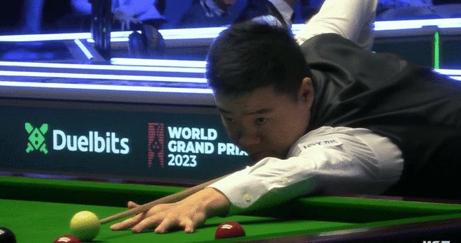 舞台上并不 舞台上并不